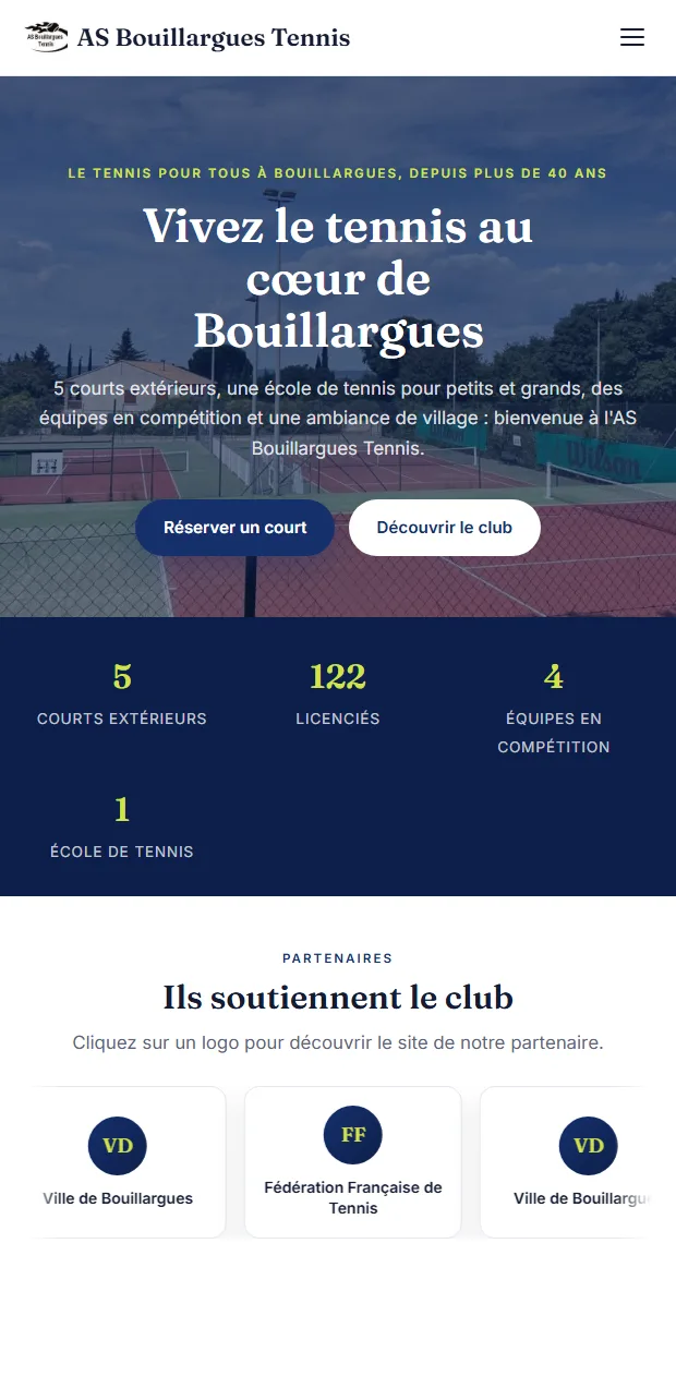Le même site de club, parfaitement lisible sur téléphone